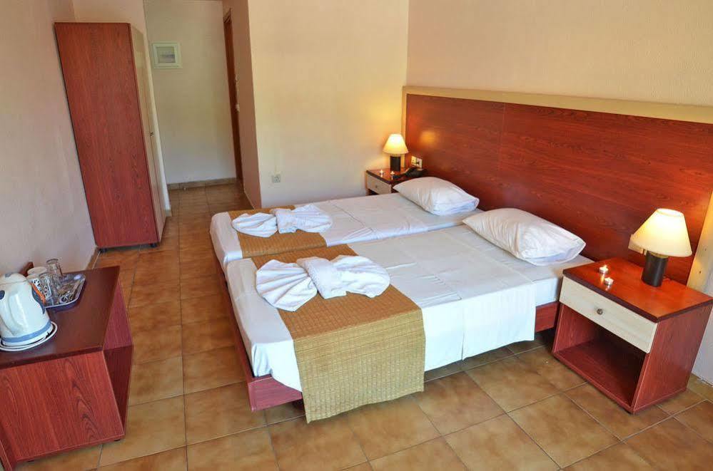 Mavrikos Hotel Plános 외부 사진